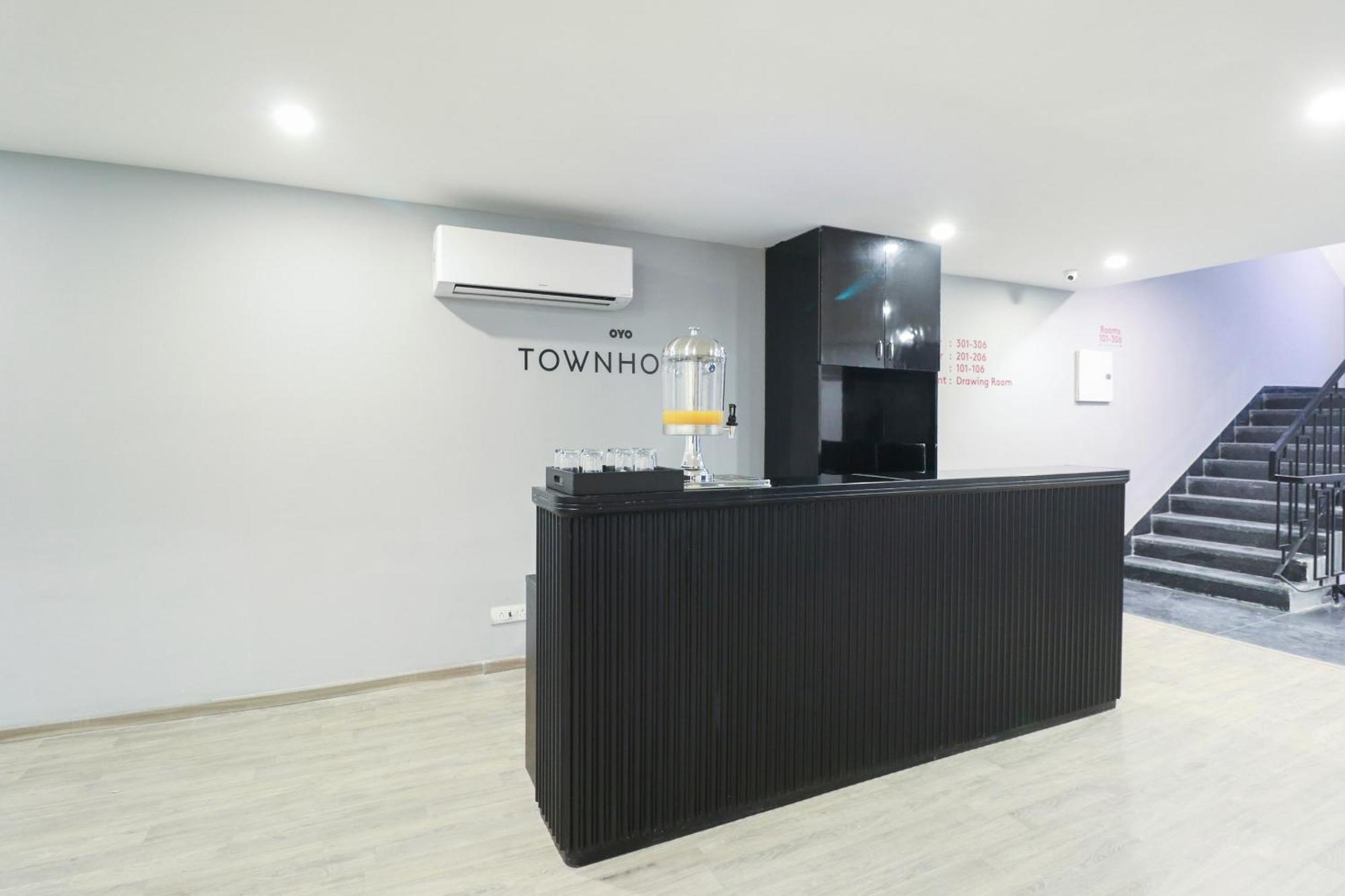 Townhouse Noida Sector 71 Near Iskcon Temple Noida Hotel Indirapuram Exterior photo