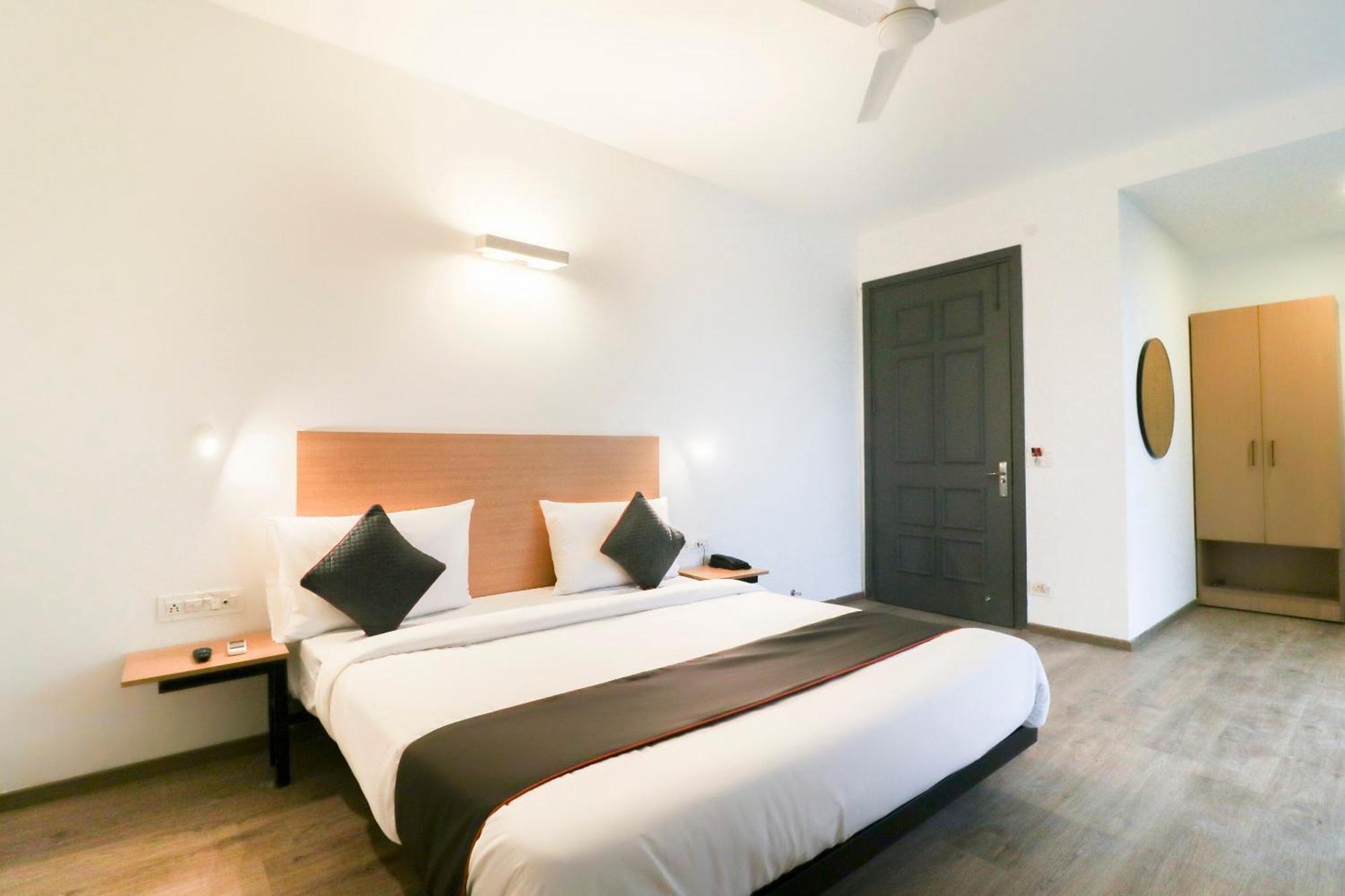 Townhouse Noida Sector 71 Near Iskcon Temple Noida Hotel Indirapuram Exterior photo