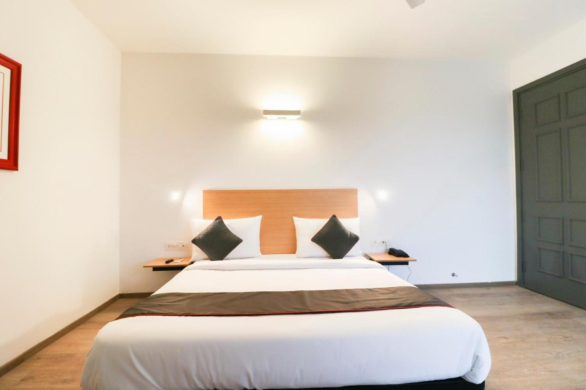 Townhouse Noida Sector 71 Near Iskcon Temple Noida Hotel Indirapuram Exterior photo